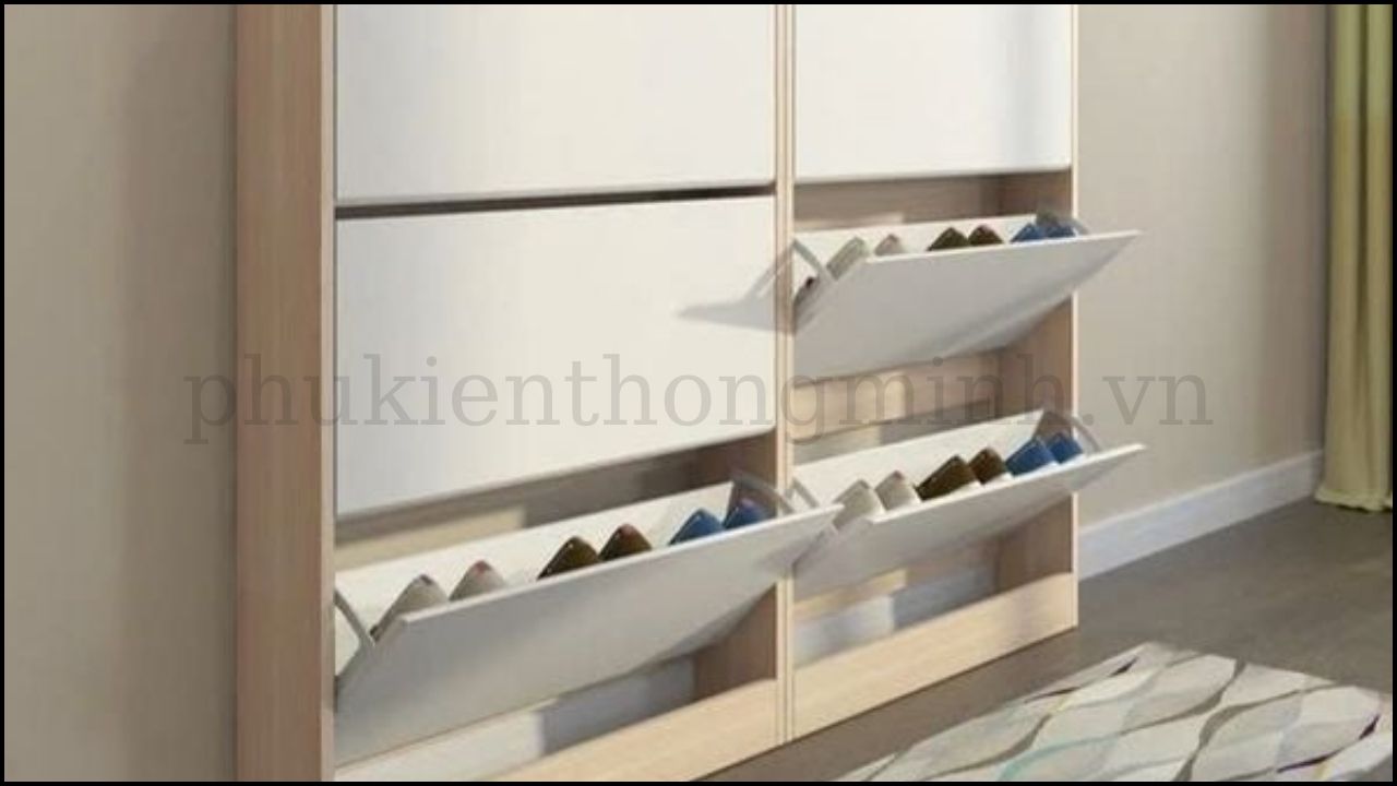 Kệ giày dép thông minh trong không gian mở
