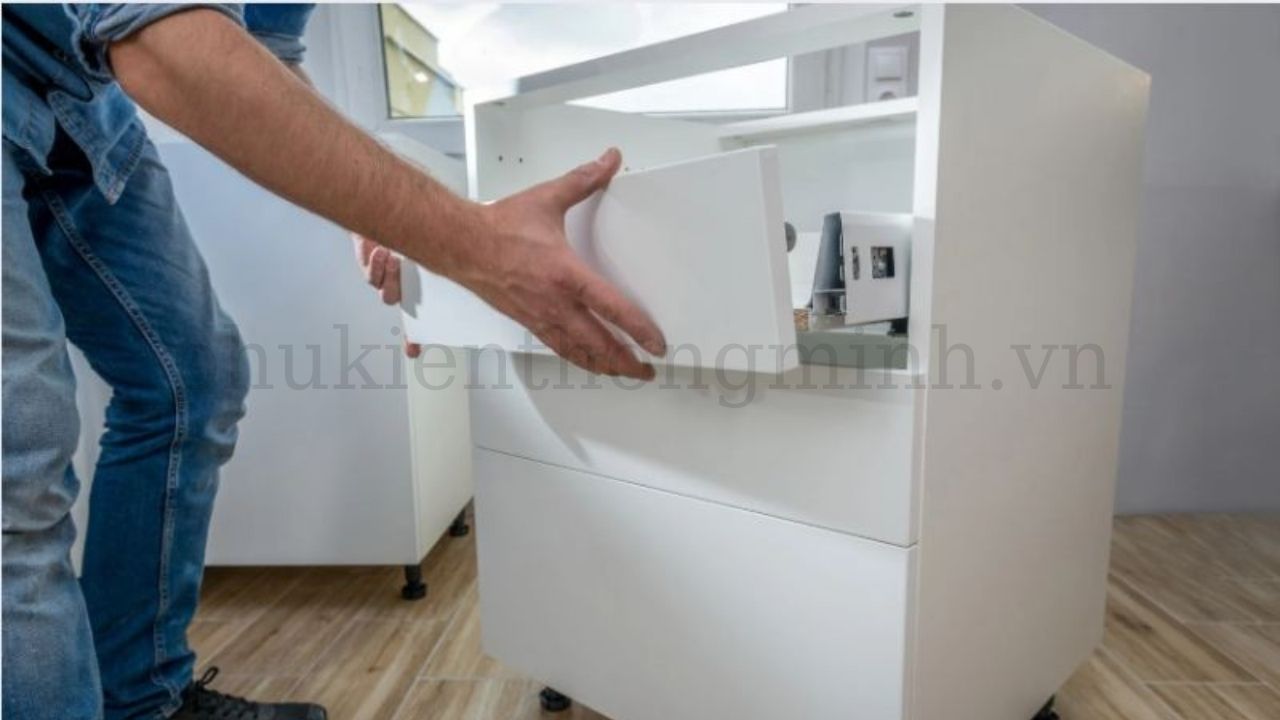 Lắp Kệ Bếp Âm Tủ