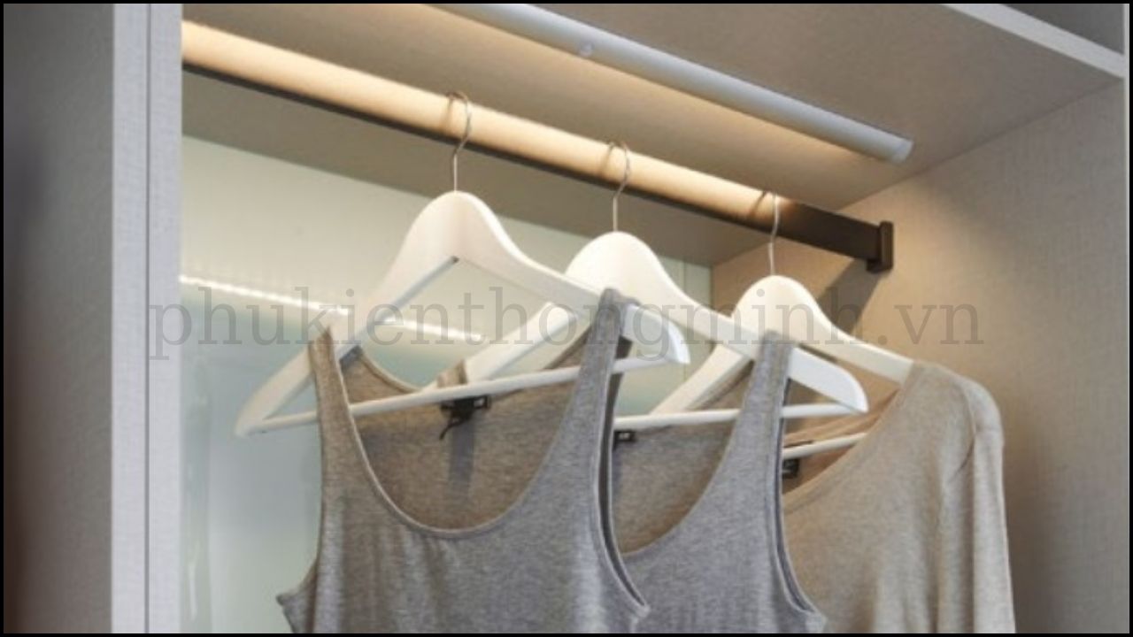 Thanh treo quần áo