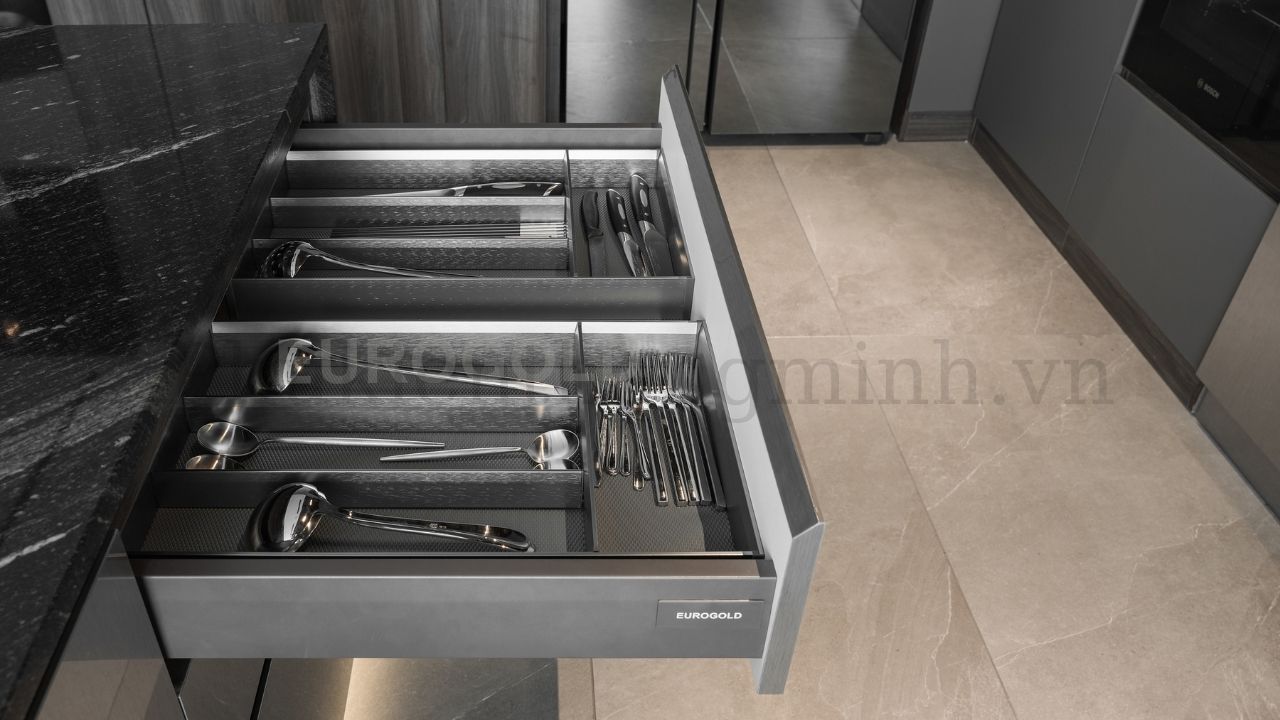 Giải pháp tối ưu hóa ngăn kéo với khay chia muỗng đũa nhôm Eurogold