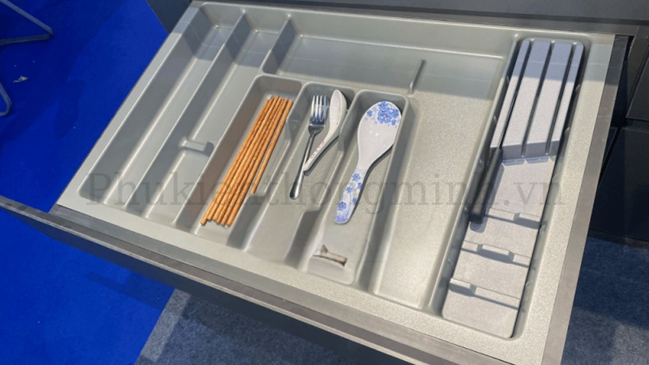 Nâng tầm trải nghiệm bếp với bộ ray giảm chấn và thiết kế âm tủ