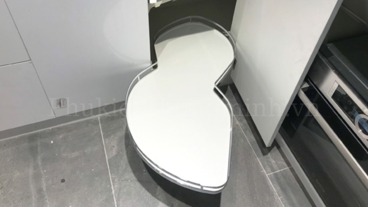 Những lưu ý cần biết khi chọn mua và sử dụng kệ góc hình lá Eurogold