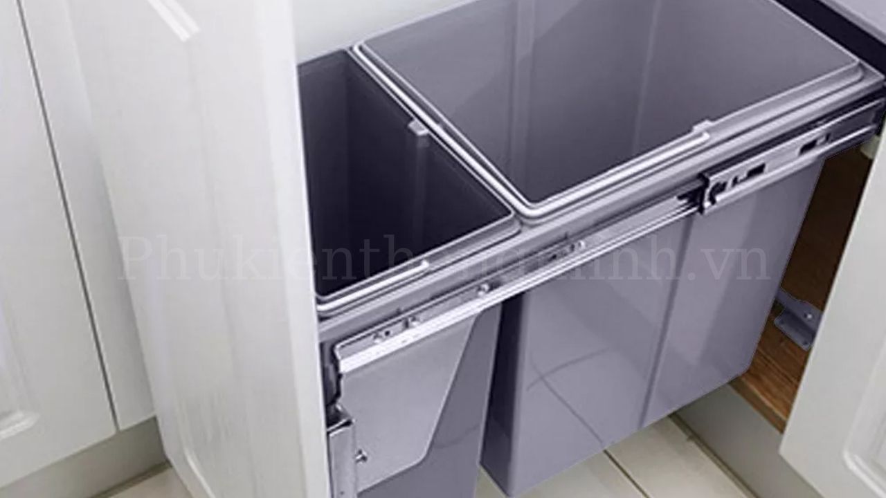 Thùng rác gắn cánh Eurogold EBL300